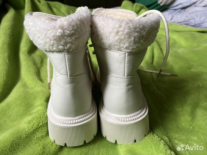 Зимние белые ботинки на высокой подошве 39-40
