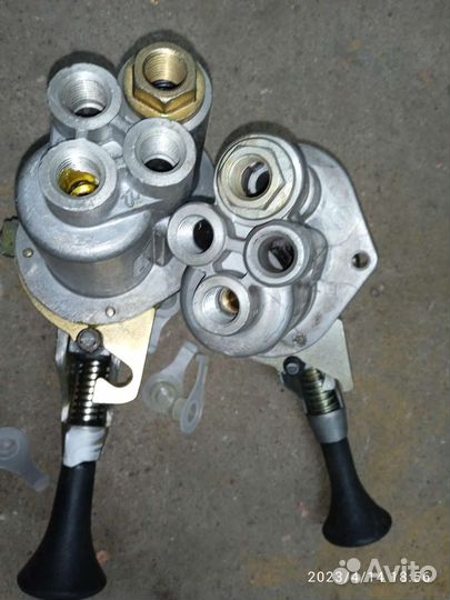 Кран ручного тормоза 100-3537310