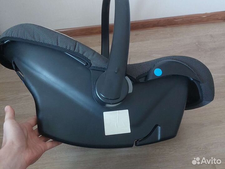 Автомобильное кресло