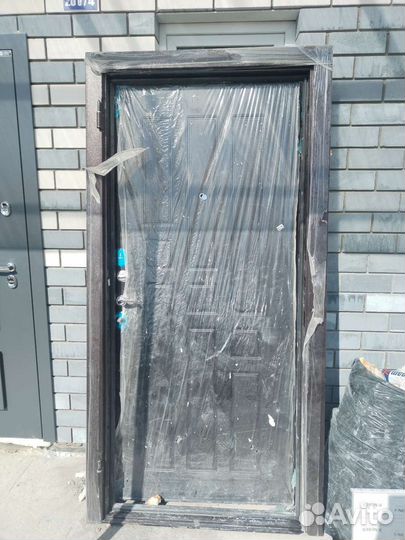 Дверь входная металлическая от застройщика