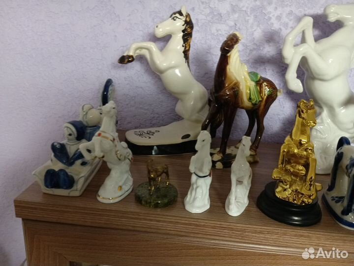 Лошади разные