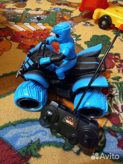 Детский квадроцикл на пульте