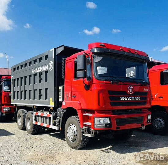 Водитель самосвала