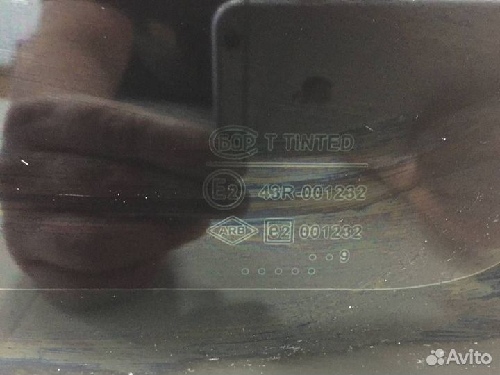 Стекло кузовное глухое правое LADA Largus 2012