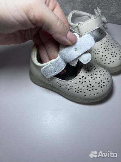 Сандалии для девочки светящиеся