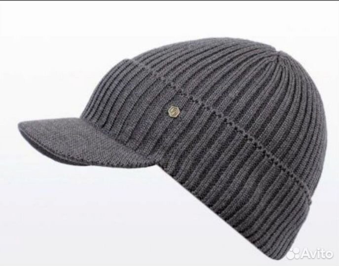 Шапка с козырьком из 90х