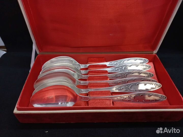 Столовые и чайные ложки 