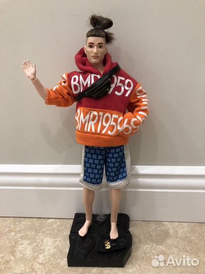 Кукольный домик с куклами и одеждой для них