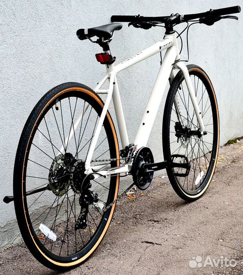 Гибридный велосипед 28