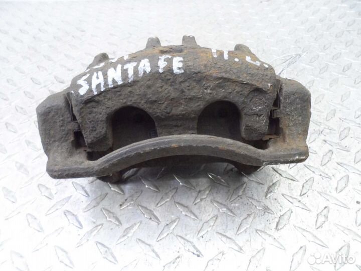 Суппорт передний левый Hyundai Santa Fe 2 CM