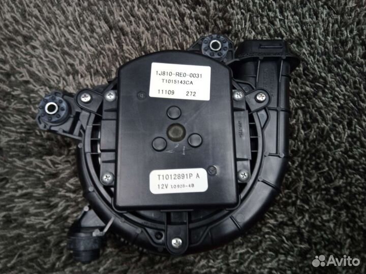 Мотор охлаждения батареи Honda Fit Hybrid GP1 GP2