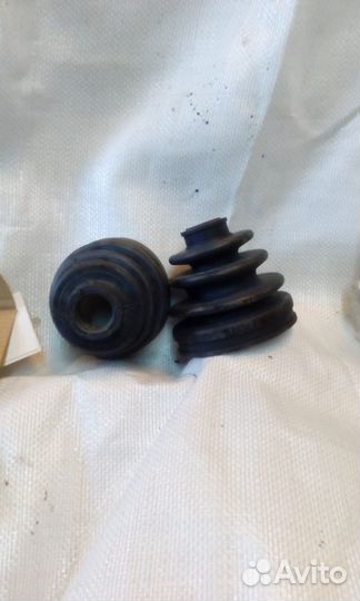 Стойка левая и запчасти Тайота Карина