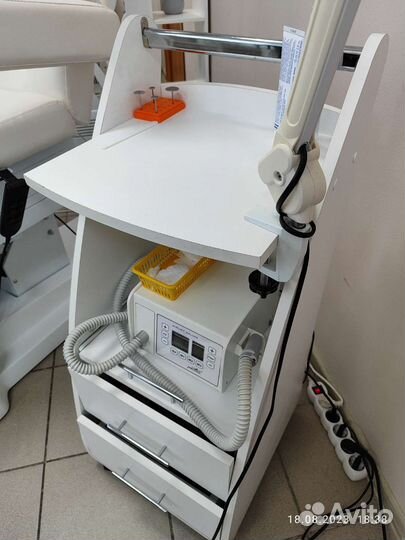 Педикюрная тумба