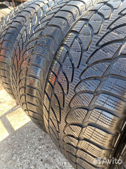 Bridgestone Blizzak LM-80 255/55 R18