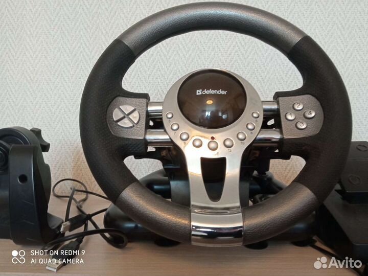 Игровой руль с педалями