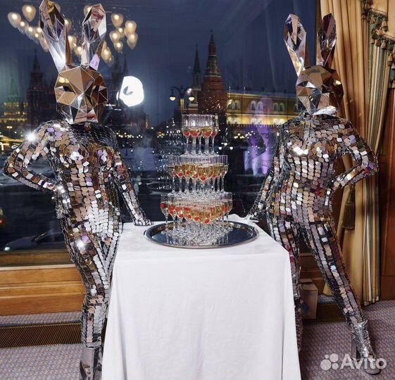 Зеркальные люди,заяц на фото зону