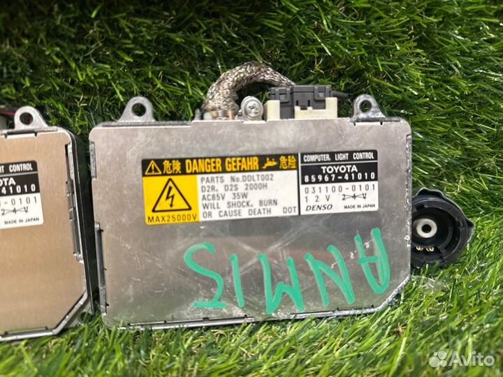 Блок ксенона Toyota Isis ANM15