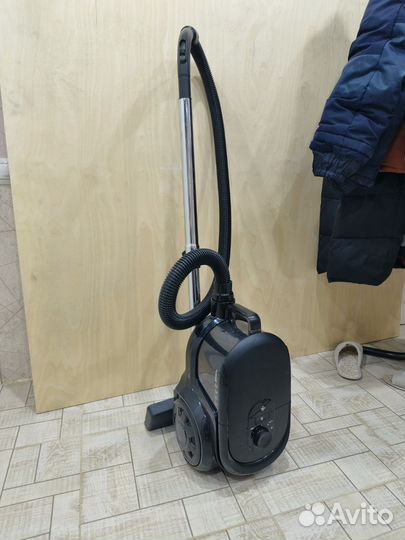 Пылесос Dexp 2000RB