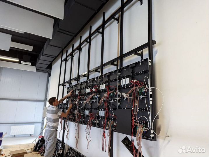 Рекламный экран от производителя