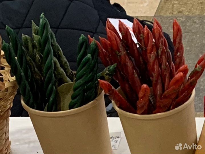 Свечи-скрутки разные из пчелиного воска с травами