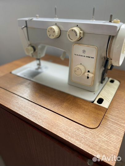 Швейная машина чайка 142м