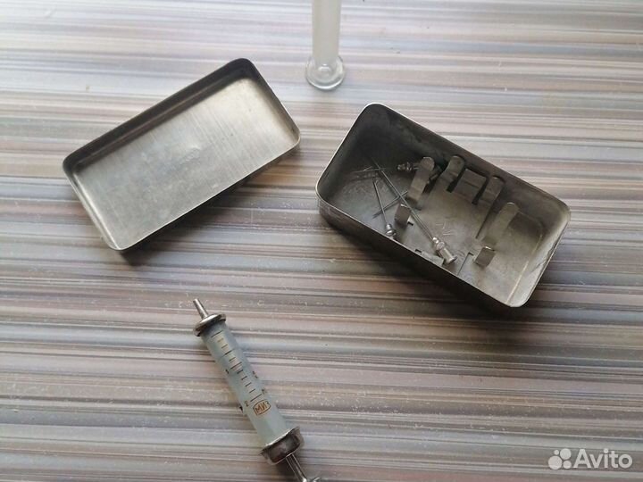 Древний набор шприцов