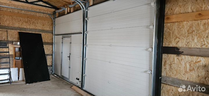 Монтаж секционных ворот