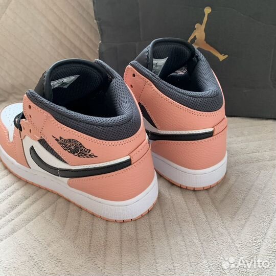 Кроссовки Nike Air Jordan 1 Mid 37-41