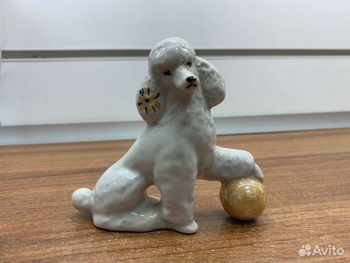 Статуэтка Дулево «Пудель с мячом» Дулево