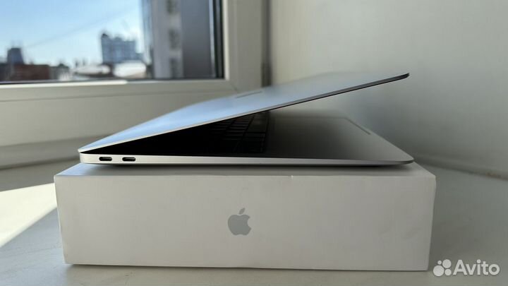 MacBook Air 13 M1 8/256gb Гравировка