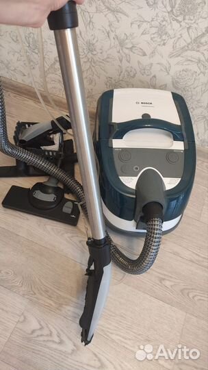 Моющий пылесос Bosch Serie 4 BWD41720