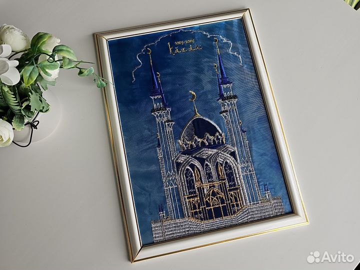 Картина вышитая шелком