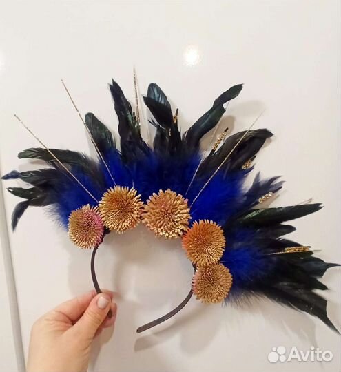 Ободок с перьями и цветами