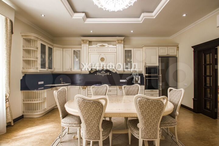 Коттедж 1213 м² на участке 30 сот.