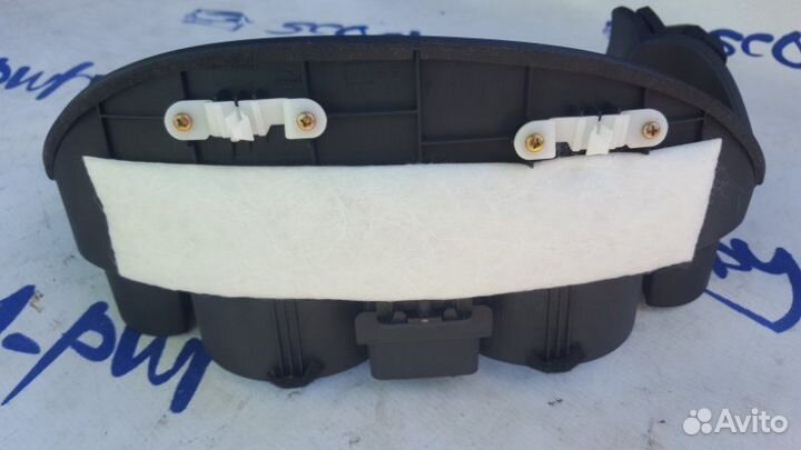 Накладка торпеды передняя правая Nissan Fuga Y50