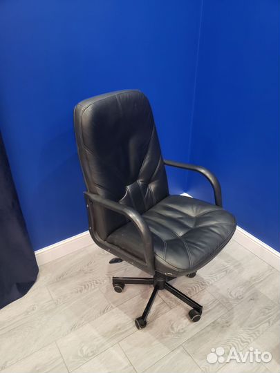 Компьютерное кресло кожаное бу