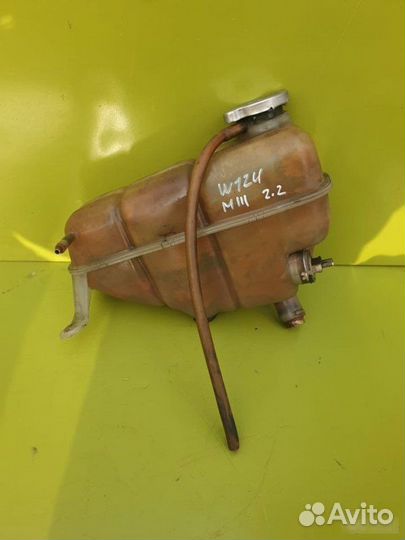 Бачок ож Mercedes E-Class W124 M102