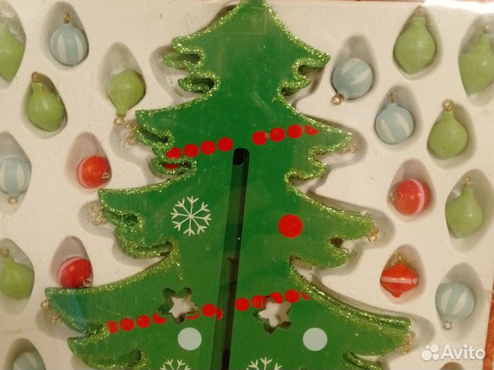 Деревянная елочка с игрушками