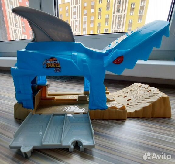Hot Wheels Монстр-трак Гараж + машинка