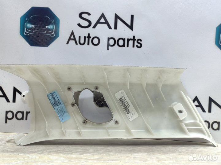 Обшивка салона задняя правая Bmw X5 E70 N62B48