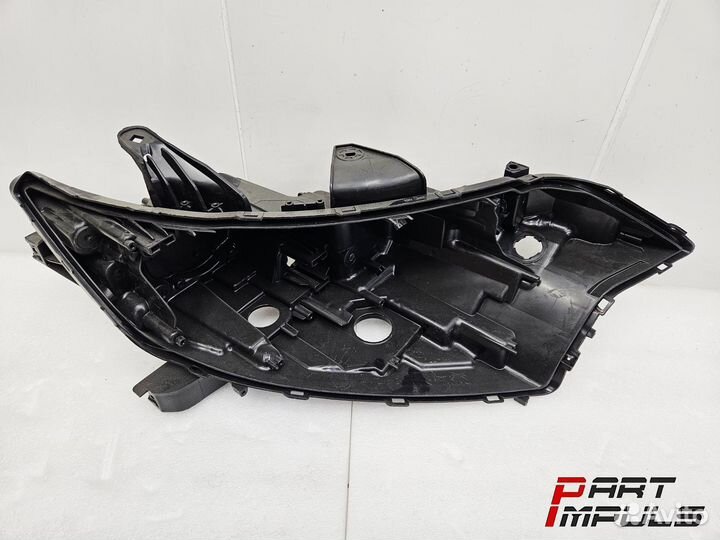 Корпус фары правый Mitsubishi Outlander