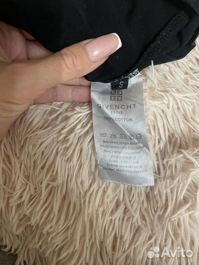 Футболка givenchy