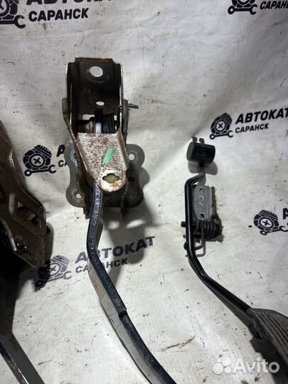 Педальный узел Nissan Primera P11