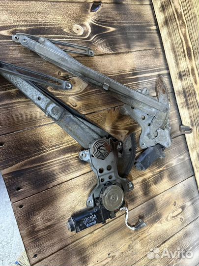 Стеклоподъемники передние Toyota Corolla e90