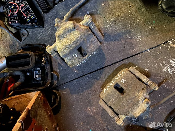 Суппорта передние Nissan Almera N16