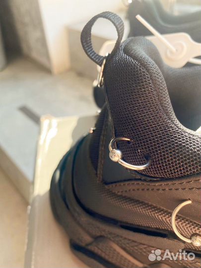 Кроссовки balenciaga triple s пирсинг