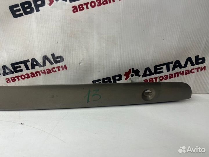 Накладка двери багажника Mazda 323 хетчбек 1.5