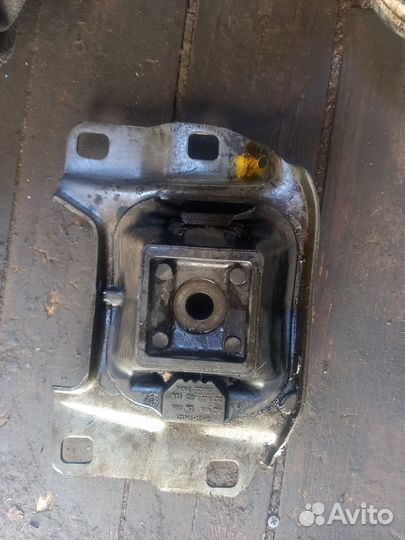 Подушка кпп ford 1798908