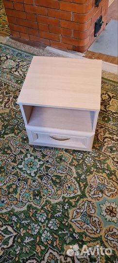 Тумбочка прикроватная