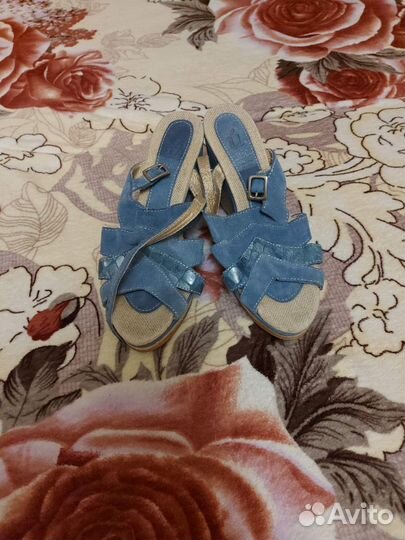 Сандали новые